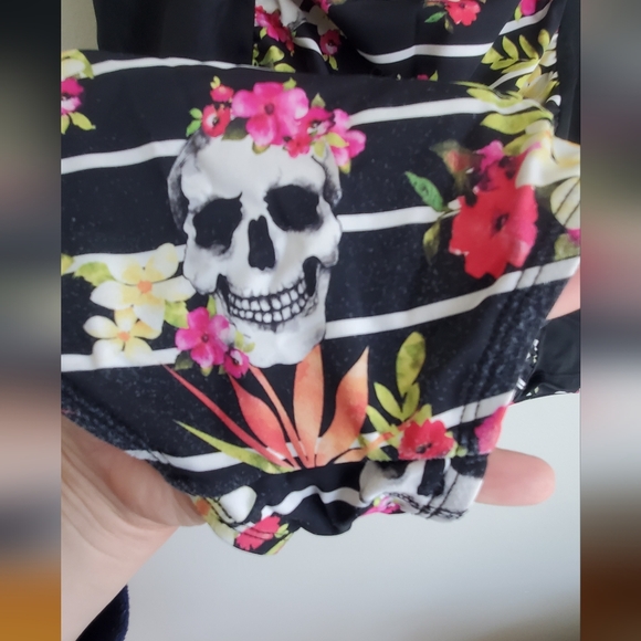 Torrid Floral Skull One Piece Swimsuit Size 1 - Picture 14 of 16